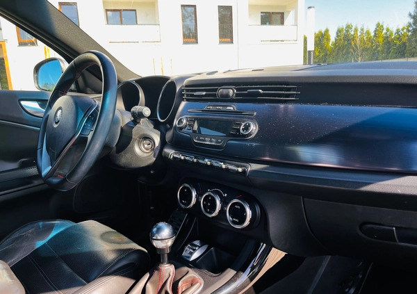 Alfa Romeo Giulietta cena 20900 przebieg: 285000, rok produkcji 2010 z Siemiatycze małe 667
